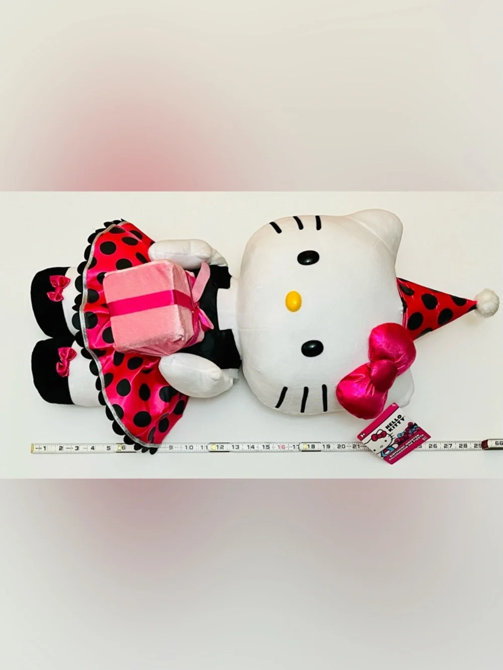 NWT JUMBO HELLO KITTY BIRTHDAY GREETER 24